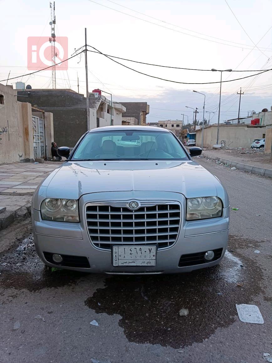 کرایسلەر 300